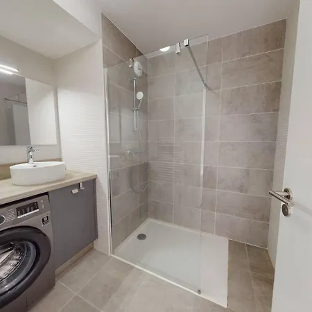 Saint Georges - Un Emplacement Exceptionnel Au Centre-ville Et Au Calme A Quelques Pas Du Marin