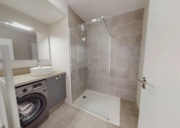 Saint Georges - Un Emplacement Exceptionnel Au Centre-ville Et Au Calme A Quelques Pas Du Marin